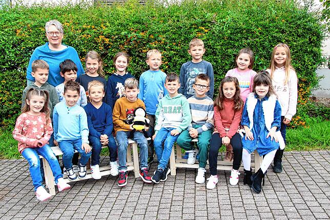 Grundschule am Heidenstein Klasse 1a: 16 Kinder besuchen die Klasse 1a der Grundschule am Heidenstein in Schwörstadt. Klassenlehrerin ...