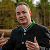Nicolas Gregg ist 37 Jahre alt und lebt mit seinen beiden Hunden in Krauchenwies. Er tritt für die AfD zur Landtagswahl an.