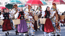Die Narren feiern wieder: Der erste Eschinger Narrendag sorgt für ein buntes Residenzviertel.