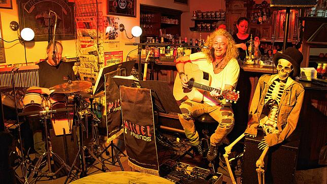 Elf Bands treten am Samstag, 17. Juni, bei der Musiknacht in Waldshut auf. Unser Archivbild von 2019 zeigt das Duo Michel & Friend, das ...