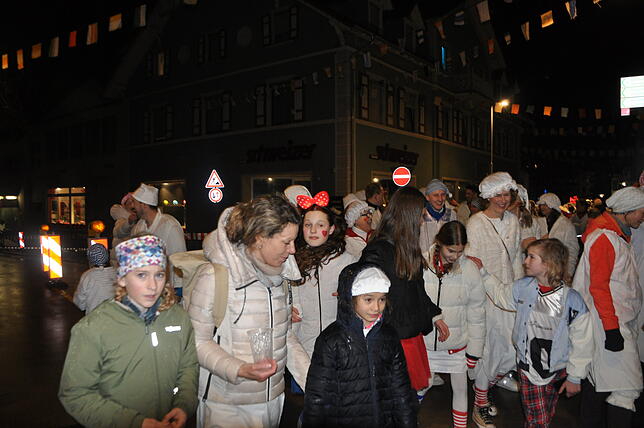 Bild 15: Hemdglonker-Umzug in Markdorf: Hunderte Narren im weißen „Nachthemed“ – die besten Bilder!