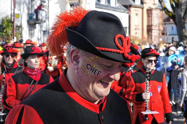 Bild 9: Villinger Fasnet-Umzug: Narren feiern bei strahlendem Sonnenschein – Die besten Bilder!