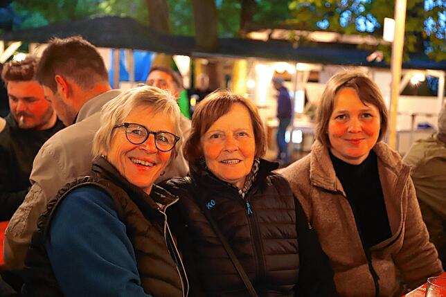 Bild 24: Gute Stimmung trotz schlechtem Wetter auf dem Ostracher Eichbühlfest