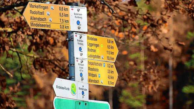 Ohne Schwarzwaldverein kein Wegweiser: Der Ortsverein Radolfzell-Markelfingen betreut auf der Gemarkung der Stadt rund 120 Kilometer ...