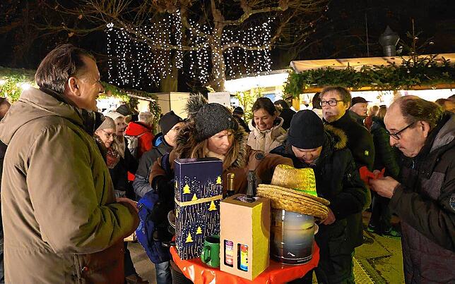 Bild 14: Der Hincooker backt für die Konstanzer Tafel: Bilder der Spendenaktion auf dem Weihnachtsmarkt