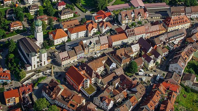 Die Stockacher Oberstadt aus der Luft (Archivbild). Das historische Stadtbild mit roten Ziegeldächern soll erhalten bleiben.