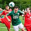 Pechvogel: Abwehrspieler Steffen Huber (Mitte) von der SG Mettingen/Krenkingen, hier ein Archivbild aus der vergangenen Saison, wollte ...