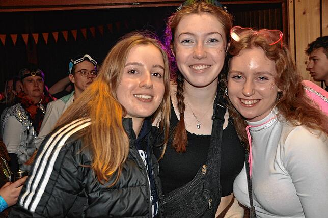 Bild 7: Hugeloh Ball 2025: Diese Bilder zeigen die beste Stimmung in der Mehrzweckhalle