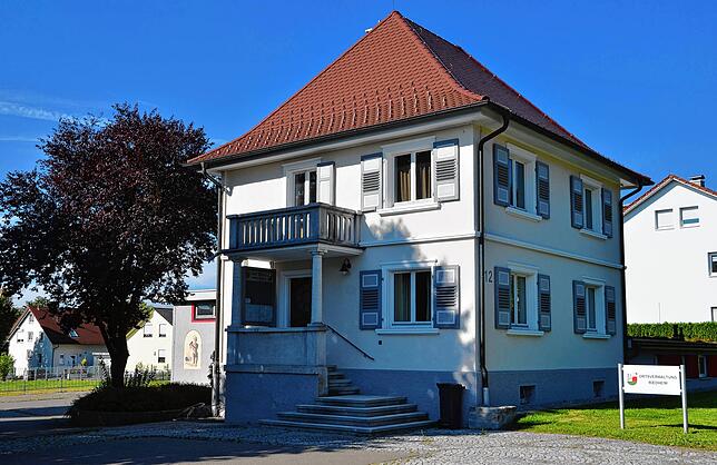 Steht auch nach der Eingemeindung gut da: die Riedheimer Ortsverwaltung. Das Motiv zeigt das Gebäude, das in Leimbach steht.