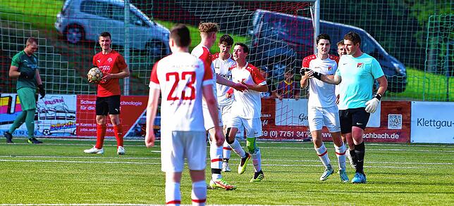 Bild 26: FC Hochrhein unterliegt 3:4 beim FC RW Weilheim &ndash; und wir haben Bilder!