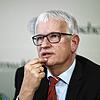 Juergen Resch, Bundesgeschaeftsfuehrer Deutsche Umwelthilfe, regt einen Verzicht bei der Weihnachtsbeleuchtung an.