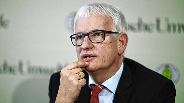 Juergen Resch, Bundesgeschaeftsfuehrer Deutsche Umwelthilfe, regt einen Verzicht bei der Weihnachtsbeleuchtung an.