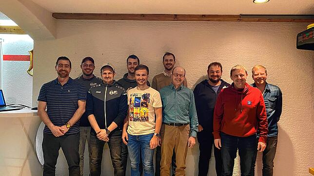 Der SV-Vorstand, soweit anwesend (von links): Andreas Knoblauch (Vorsitzender Sport), Lukas Schank, Simon Riester, Volker Bücheler, ...