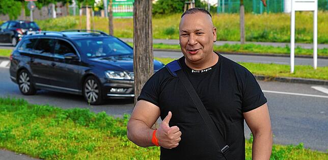 Celik Abdulosku (42) lebt seit früher Kindheit in Singen. Abdulosku ist einer von 588 Mazedoniern, die in Singen leben. Bild: Uli Zeller