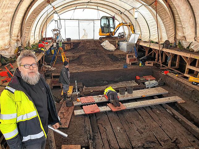 Grabungsleiter Roberto Tarpini ist gespannt, welche Geheimnisse die 2600 Jahre alte Grabstätte noch preisgeben wird.