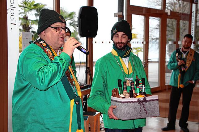 Bild 4: Mit purer Muskelkraft zur Mainau