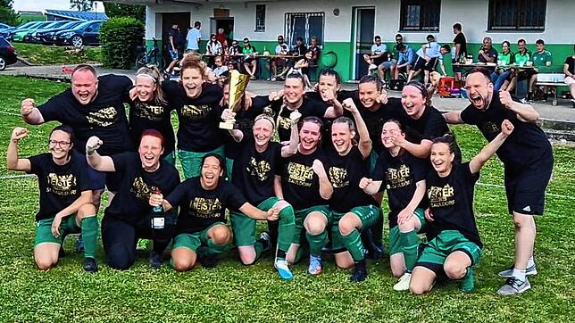 Riesenjubel: Die SG Sauldorf/Meßkirch ist Meister der Frauen-Bezirksliga.