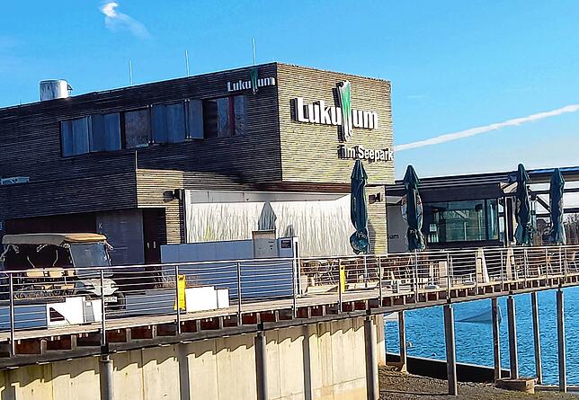 Aus dem &bdquo;Lukullum&ldquo; soll 2024 das &bdquo;Bootshaus im Seepark&ldquo; werden. Die bisherigen Pächter ziehen sich zum 31. ...