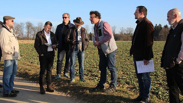 Diskussionen zum Kiesabbau in Krauchenwies-Göggingen, von links: Rainer Ohmacht, Bürgermeister Jochen Spieß, Helge List, Wolfgang ...