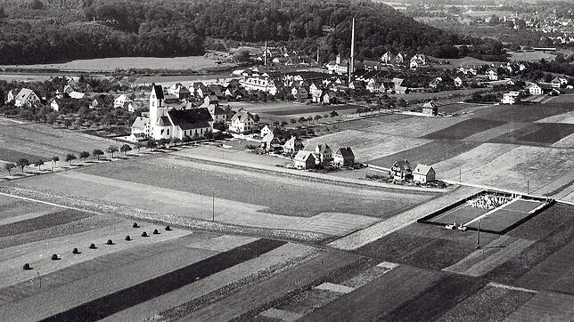 So sah Unterlauchringen im Jahr 1929 aus. Im HIntergrund die Lauffenmühle, rechts daneben die Praxis von Dr. Urnau.