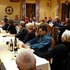 Neben den Mitgliedern besuchen auch einige interessierte Gäste die Hauptversammlung der Bürgerinitiative Dornsberg Schießlärm im ...