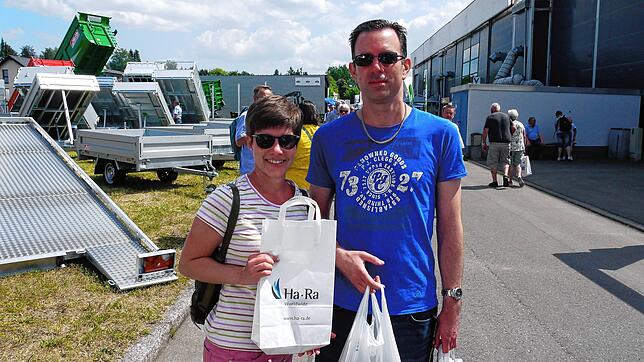 Beate Alffermann und Christian Camen sind regelmäßige Besucher der Südwest-Messe. Auch dieses Jahr sind sie wieder fündig geworden.