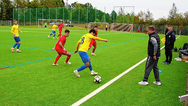 Bild 3: Der FC Pfaffenweiler trumpft gegen den FC Singen auf – wir haben die Bilder!