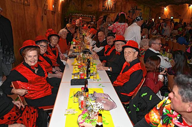 Bild 5: Bildergalerie: In Lauchringen begeistert der Narrenverein Räbenheim mit vielseitigem Bühnenprogramm