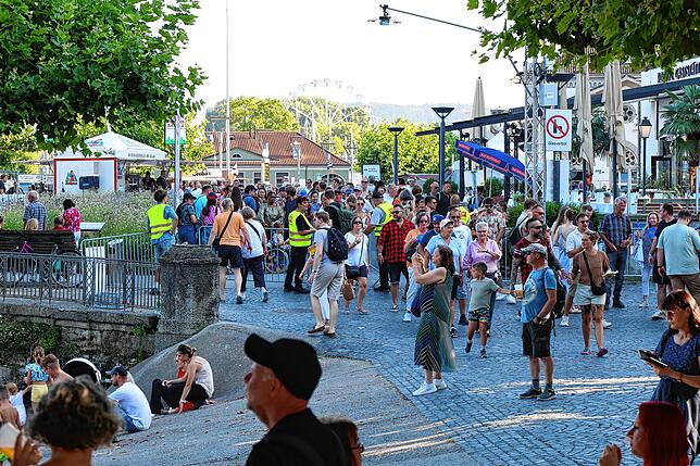 Bild 28: Beim Seenachtfest 2025 wird das Konstanzer Bodenseeufer zur Festmeile
