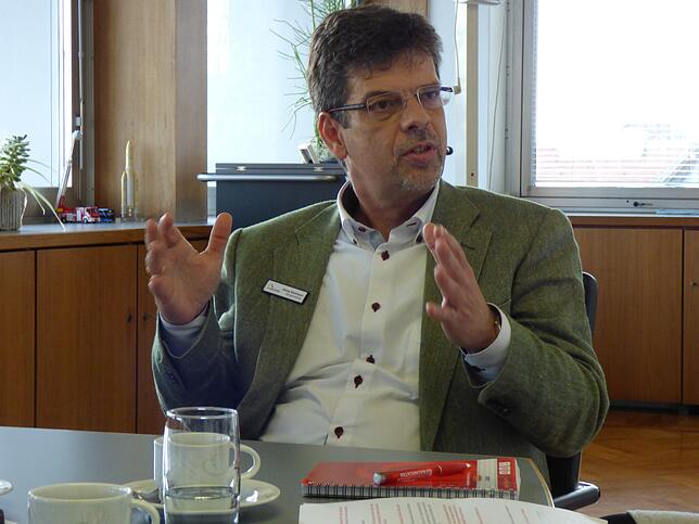 „Es braucht auch Mut, zu sagen, wir gehen nicht mit dem Kopf durch die Wand“: Riedmann verteidigt die Entscheidung, die ...