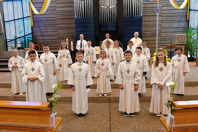 In der Kirchengemeinde St. Johann Baptist in Tennenbronn haben Amelie Hug, Simon Bader, Marcel Tätzsch, Igor Popowicz, Anna Broghammer, ...
