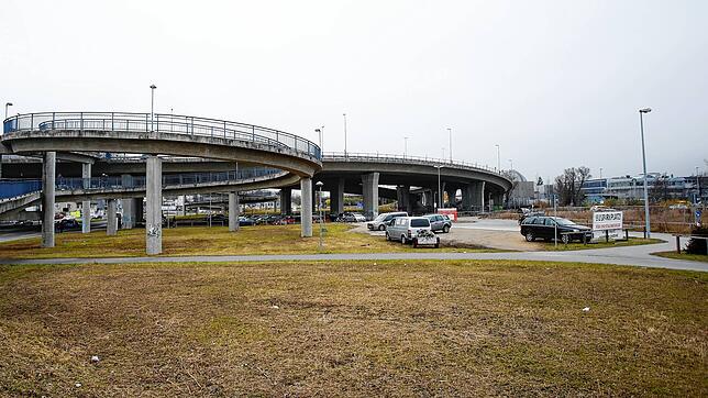 Das ist der Plan: Die Fahrradspindel (links) soll abgerissen werden, der Mobilpunkt unter der Schänzlebrücke und auf dem restlichen ...