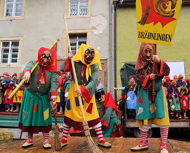 Bild 7: Hexensonntag: Urige Hexengestalten, Umzug und Hexenfeuer begeistern Besucher