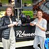 Claudia Ogrodzki (l.) und Carolin Bohn gehen gern gemeinsam auf den Markt, hier in Petershausen, um einen Kaffee zu genießen. Für den ...