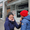 Die Preise für eine Kugel Eis sind deutlich gestiegen. Die Menschen in den Fußgängerzonen von Überlingen und Friedrichshafen lassen sich ...