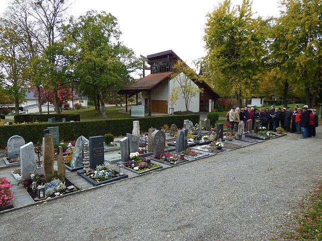 Auf dem Markdorfer Friedhof gibt es vielfältige Grabformen und Gestaltungsmöglichkeiten. Die Bedürfnisse werden ständig an die ...