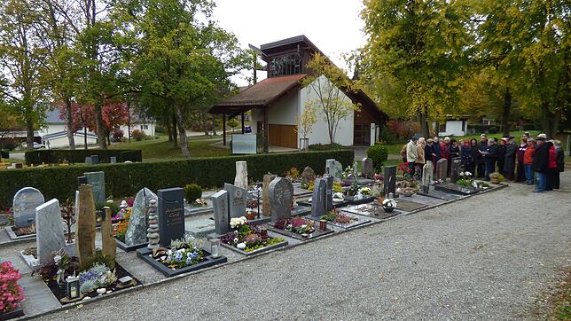 Auf dem Markdorfer Friedhof gibt es vielfältige Grabformen und Gestaltungsmöglichkeiten. Die Bedürfnisse werden ständig an die ...