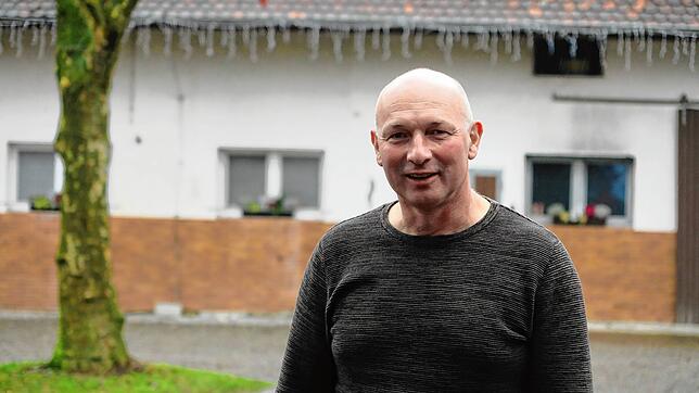 Andreas Deyer, ist Kreisvorsitzender des BLHV Stockach. Milchkühe bilden die Grundlage seines landwirtschaftlichen Betriebs. Rund 140 ...