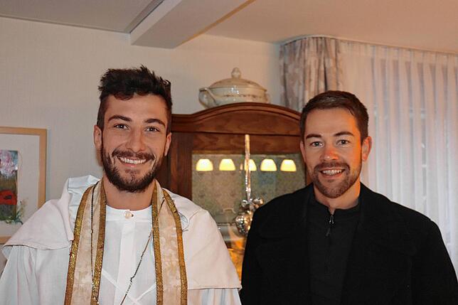 Im zweiten Jahr als Nikolaus und Knecht Ruprecht unterwegs: Lukas und Christof Keller (v.l.).