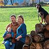 Der FDP-Kandidat für die Landtagswahlen, Markus Bumiller, ist mit seiner Frau Lydia, Sohn Maximilian und Rettungshund Lotte gern in der ...