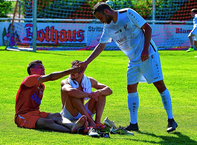Bild 2: SC Lauchringen steigt nach 0:3 gegen Spvgg. Wutöschingen in die Kreisliga B ab &ndash; wir haben Bilder!