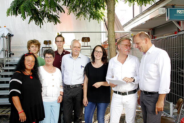 Erinnerungsbild nach der Veranstaltung (v.l.): Elternvertreterin Bea Gabele, Schüler Benjamin Jahnke, Gleichstellungsbeauftragte Petra ...
