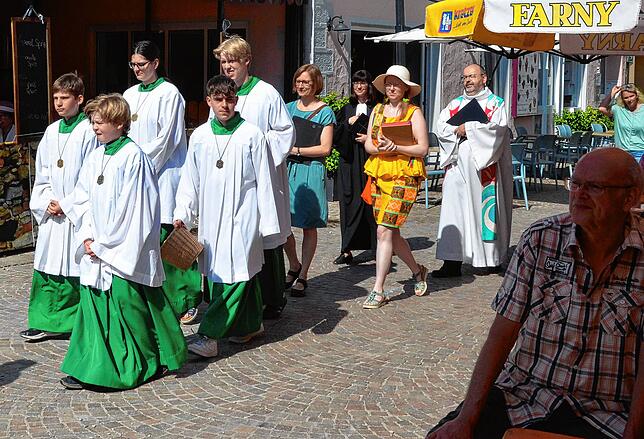 Bild 9: Reges Treiben beim Stadtfest am Samstagabend und Sonntagmorgen