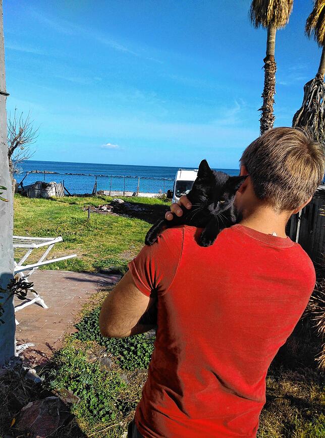 Partner Johannes mit Katze Fine.