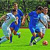 Gemeinsam versuchen die Villinger Jannik Beha (links) und Leon Albrecht (rechts), dem Neustädter Sime Fantov den Ball abzunehmen. Der ...