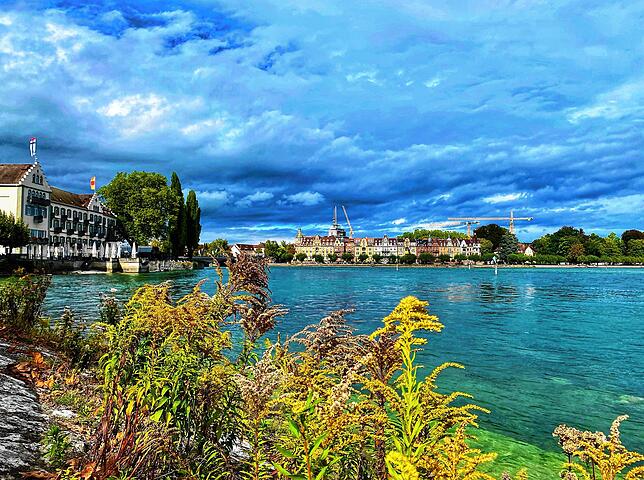 Die wunderschönen Herbstfarben in Konstanz kommen langsam wieder. Aufgenommen von Rony Elimelech.