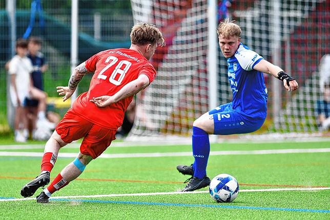 Bild 2: Der FC Radolfzell gewinnt gegen den FC Pfaffenweiler klar mit 5:0 – und wir haben die Fotos!