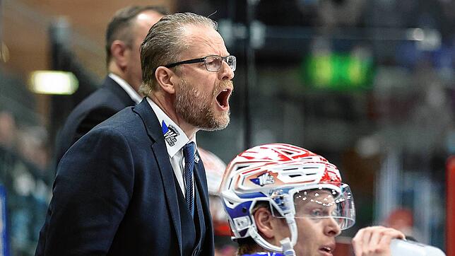 Noch ist nicht geklärt, ob und in welcher Funktion Schwenningens aktueller Cheftrainer und Sportdirektor Christof Kreutzer in der ...