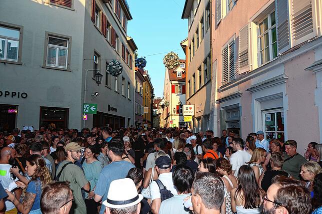 Bild 28: Konstanzer Gassenfreitag: Am 4. Juli haben zahlreiche Besucherinnen und Besucher in der Niederburg gefeiert.