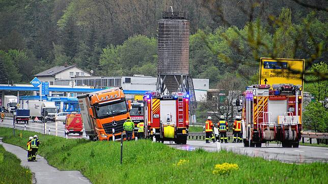 Dieses Bild bietet sich derzeit auf der B 27 zwischen dem Nordwerk mit der Araltankstelle und der Kreisel bei der Blumberger ...